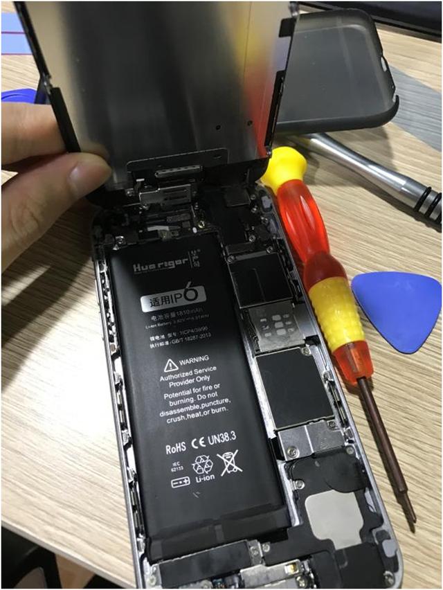 iphone x太贵买不起!有多少人选择旧手机换电池再战?